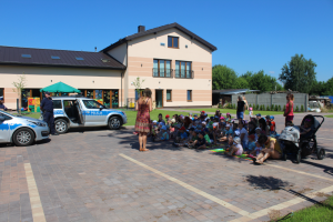Policjanci za spotkaniu z przedszkolakami