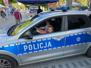 Policyjny radiowóz na pikniku w Piastowie