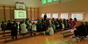 Spotkanie profilaktyczne z uczniami w szkole w Nadarzynie