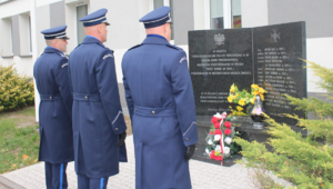 Uroczyste złożenie wieńców poległym policjantom