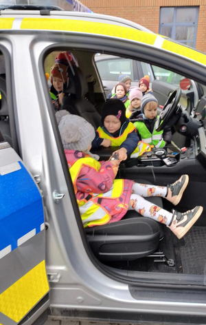 Przedszkolaki z wizytą w Komisariacie Policji w Michałowicach