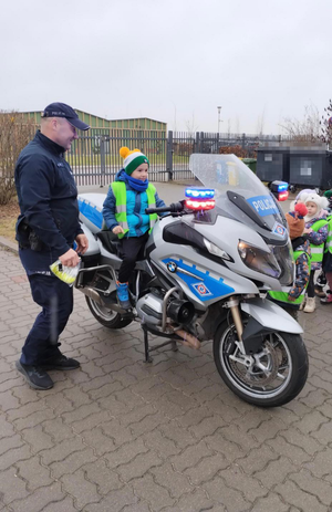 Przedszkolaki z wizytą w Komisariacie Policji w Michałowicach