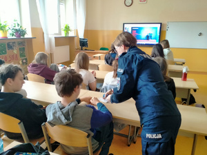 policjantki podczas spotkania z uczniami