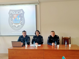 spotkanie policjantów z mieszkańcami podczas debat społecznych