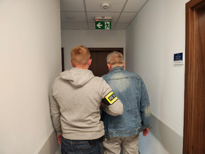 Policjanci zatrzymali oszusta, który podawał się za lekarza