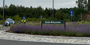 policjanci kontrolujący rejon ronda