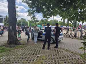 policjanci podczas pikniku rodzinnego w Piastowie
