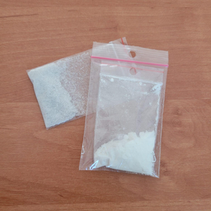 środki psychotropowe z dwóch torebkach z zapięciem strunowym