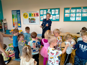 spotkanie policjantów z dziećmi