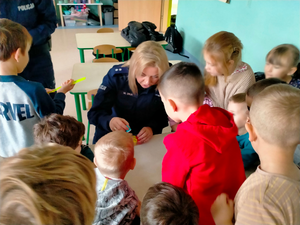 spotkanie policjantów z dziećmi