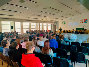 policjanta podczas spotkania z uczniami