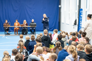 policjanci podczas spotkania z uczniami