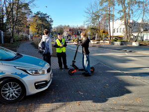 policjanci podczas działań &quot;Bezpieczny przejazd&quot;
