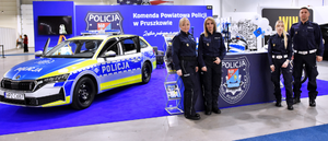 Policjanci z KPP Pruszków promowali służbę w Policji na Warsaw Motor Show 2025