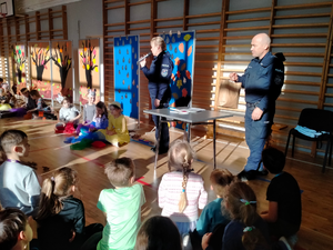Edukacyjne spotkanie policjantów z najmłodszymi uczniami z Komorowa