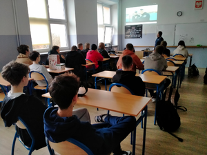 Spotkanie promujące zawód policjanta w Zespole Szkół im. Nansena w Piastowie