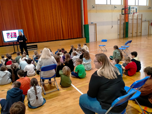 Profilaktyka wśród najmłodszych – spotkanie z policjantką w SP nr 3 w Pruszkowie