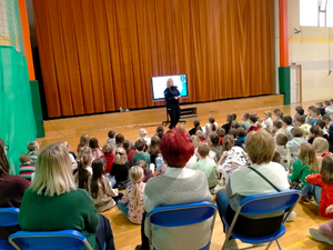 Profilaktyka wśród najmłodszych – spotkanie z policjantką w SP nr 3 w Pruszkowie