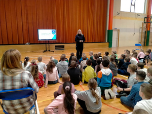 Profilaktyka wśród najmłodszych – spotkanie z policjantką w SP nr 3 w Pruszkowie