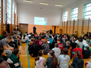 Spotkanie profilaktyczne policjantów z uczniami Szkoły Podstawowej w Raszynie