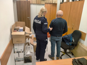 Zatrzymany za posiadanie tysięcy paczek papierosów bez polskich znaków akcyzy