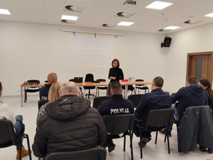 Szkolenie z zakresu komunikacji z osobami słabowidzącymi i niedowidzącymi w KPP Pruszków