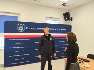 Szkolenie z zakresu komunikacji z osobami słabowidzącymi i niedowidzącymi w KPP Pruszków