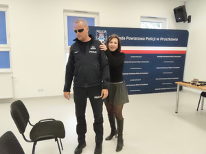 Szkolenie z zakresu komunikacji z osobami słabowidzącymi i niedowidzącymi w KPP Pruszków