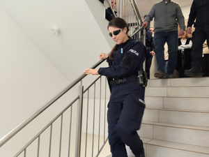 Szkolenie z zakresu komunikacji z osobami słabowidzącymi i niedowidzącymi w KPP Pruszków