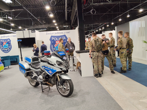 Policjanci z KPP w Pruszkowie promowali służbę podczas targów