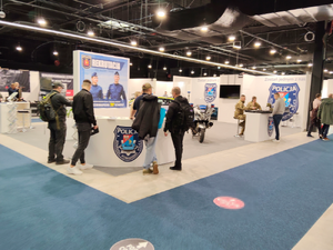 Policjanci z KPP w Pruszkowie promowali służbę podczas targów