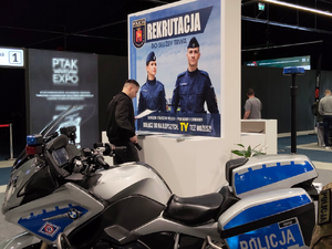 Policjanci z KPP w Pruszkowie promowali służbę podczas targów