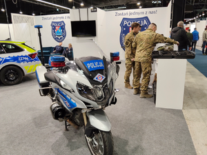 Policjanci z KPP w Pruszkowie promowali służbę podczas targów