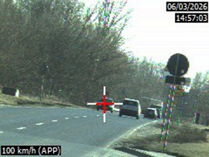 47-latek jechał 100 km/h w miejscu, gdzie obowiązuje ograniczenie do 40 km/h – stracił prawo jazdy