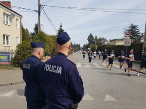 Bezpieczeństwo i sportowa atmosfera – działania Policji podczas wydarzeń w Raszynie i okolicach