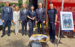 Promocja zawodu policjanta podczas pikniku rodzinnego w Nadarzynie