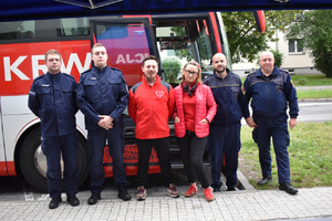 osoby podczas oddawania krwi, zdjęcia osób uczestniczących