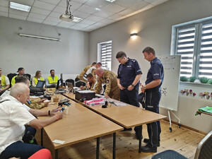 Policjanci KPP Pruszków wsparli ćwiczenia ratowniczo-gaśnicze