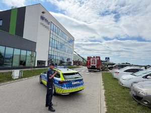Policjanci KPP Pruszków wsparli ćwiczenia ratowniczo-gaśnicze