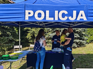Policjanci promowali zawód i przypominali o bezpieczeństwie podczas Wojewódzkich Dożynek w Raszynie