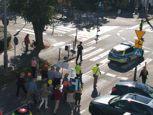 Kolorowo, radośnie i bezpiecznie – policjanci zabezpieczali paradę Seniorów w Pruszkowie