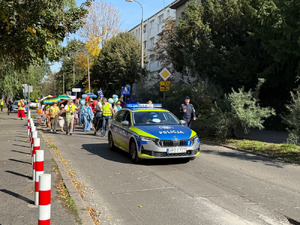 Kolorowo, radośnie i bezpiecznie – policjanci zabezpieczali paradę Seniorów w Pruszkowie